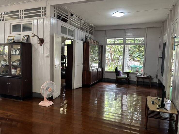 ขายที่ดินพร้อมบ้าน ติดถนนซอยเจริญนคร 78 ขนาด 256.4 ตารางวา สนใจติดต่อ 0858289454