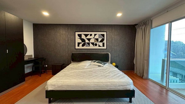 [ให้เช่า] FOR RENT MODERN LIFE ONNUT 46 / 3 bedrooms 4 bathrooms / 27 Sqw. 185 Sqm. **29,000** NEW HOUSE. CLOSE TO MRT SRINAKARINDRA 38