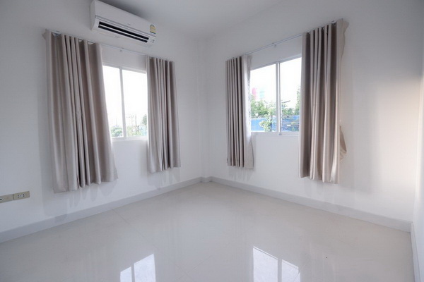[ให้เช่า] FOR RENT NIRUN GRAND BANGNA / 3 bedrooms 2 bathrooms / 55 Sqw. 180 Sqm. **20,000** CLOSE TO HUACHIEW CHALERMPRAKIET UNIVERSITY