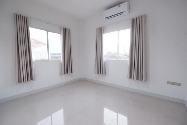 [ให้เช่า] FOR RENT NIRUN GRAND BANGNA / 3 bedrooms 2 bathrooms / 55 Sqw. 180 Sqm. **20,000** CLOSE TO HUACHIEW CHALERMPRAKIET UNIVERSITY