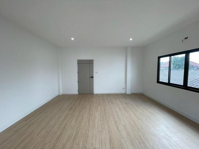 ขาย บ้านเดี่ยว รีโนเวทใหม่ทั้งหลัง หมู่บ้านปรีชาล้ำเพชร รามคำแหง76 ใกล้รถไฟฟ้าสายสีส้ม ใกล้เดอะมอลล์บางกะปิ