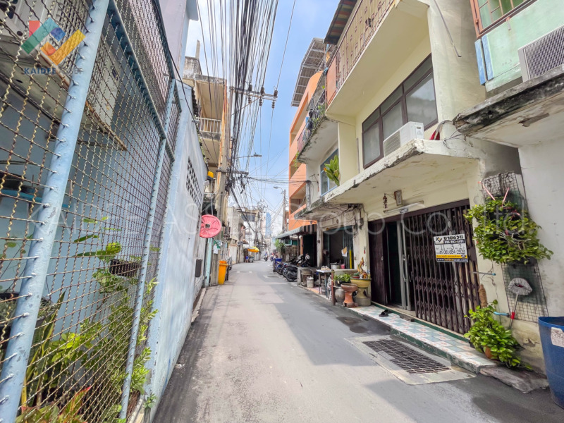 ตึกแถว ถนน จันทน์ 43 แยก 18-2 ซอย เจริญราษฎร์ 5 สาธุประดิษฐ์