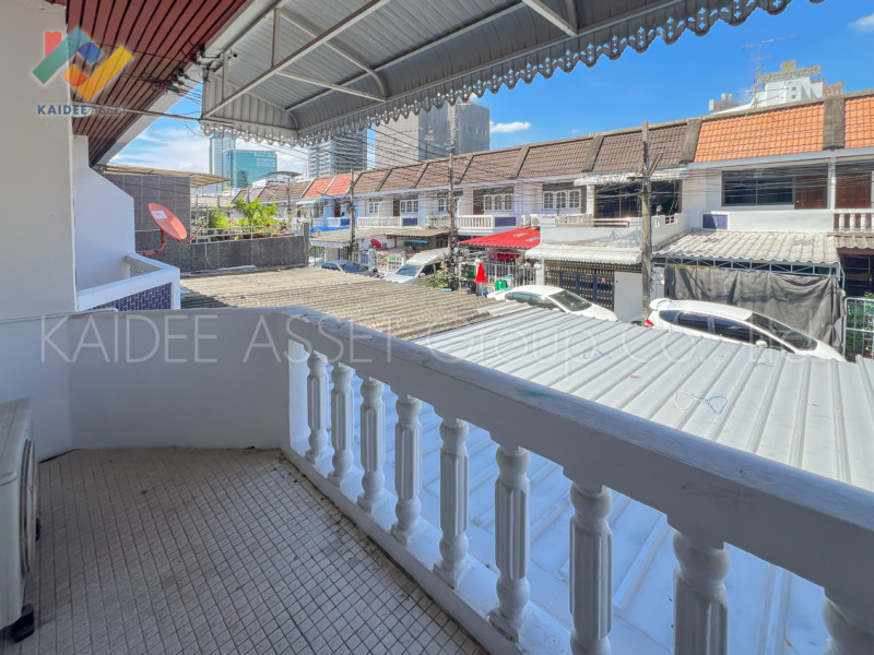 หมู่บ้านไพโรจน์ | ทาวน์เฮ้าส์ ซอย บางนา-ตราด 27 ติดห้าง!
