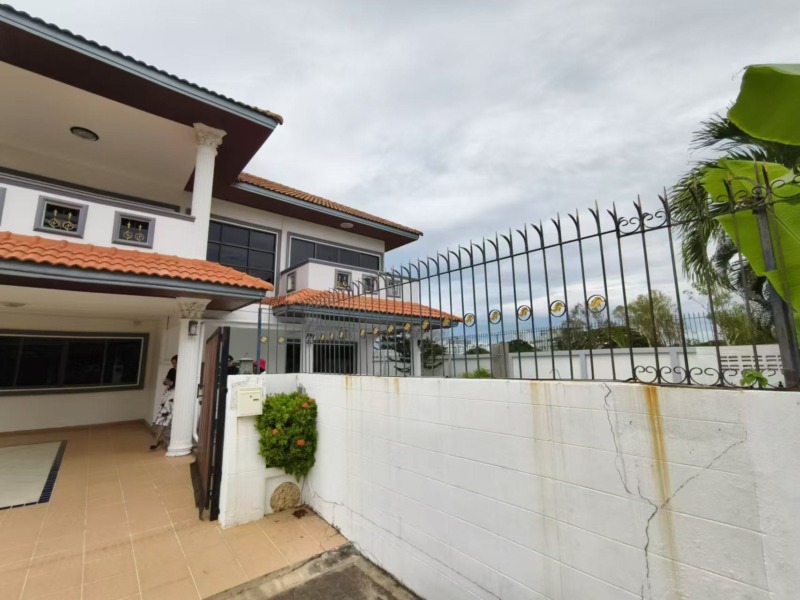 ขายบ้านเดี่ยว 2 ชั้น4 นอน 4 น้ำ 444 ตรม.  2-Storey Villa 4 bedrooms 4 bathrooms  444 sq.m price 16 mb ขาย 16 ล้าน