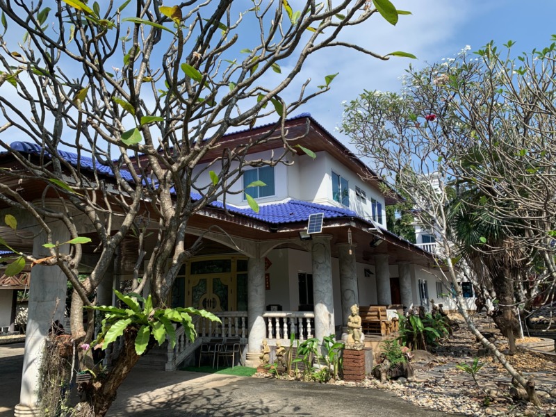 VLM 865.3  ขายที่ดิน + บ้าน ซอยนาคนิวาส 2 แยก 2 แขวงลาดพร้าว เขตลาดพร้าว ทิศตะวันตก  เนื้อที่ 4 ไร่