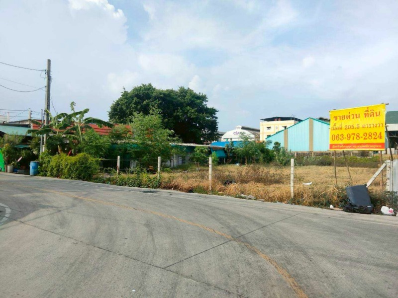 VLM 689  ขายที่ดิน ซอย ลาดพร้าว 1 แยก 20 ซอยลาดพร้าว 15 แยก 9 แขวง จอมพล เขตจตุจักร ทิศเหนือ  เนื้อที่ 1 ไร่