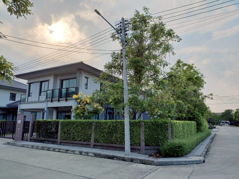 ให้เช่าบ้าน หมู่บ้านภัสสร ธูปะเตมีย์ 4 ห้องนอน 3 ห้องน้ำ