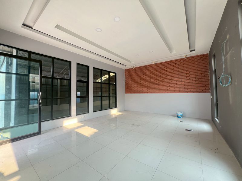 โกดังให้เช่า ลําลูกกา คลอง 4 พร้อมออฟฟิศ พื้นที่ใช้สอย รวม 800 ตรม.