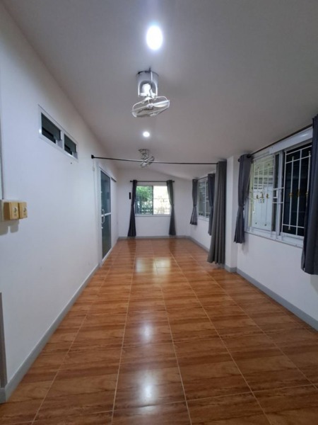 ขายบ้านเดี่ยว 1 ชั้น หมู่บ้านหนองสรวง อ.ศรีประจันต์ สุพรรณบุรี ใกล้โรงเรียน โรงพยาบาล ตลาด โทร 0869220218