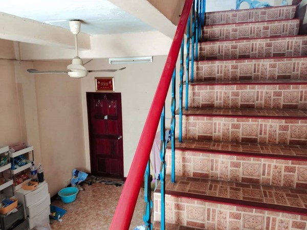 ขายอาคารพาณิชย์ 3.5 ชั้น หมู่บ้านดีเค ซอย 30 สภาพดี วิวหลังบ้านสวย เจ้าของขายเอง โทร 095-165-3654