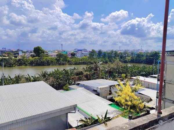ขายอาคารพาณิชย์ 3.5 ชั้น หมู่บ้านดีเค ซอย 30 สภาพดี วิวหลังบ้านสวย เจ้าของขายเอง โทร 095-165-3654