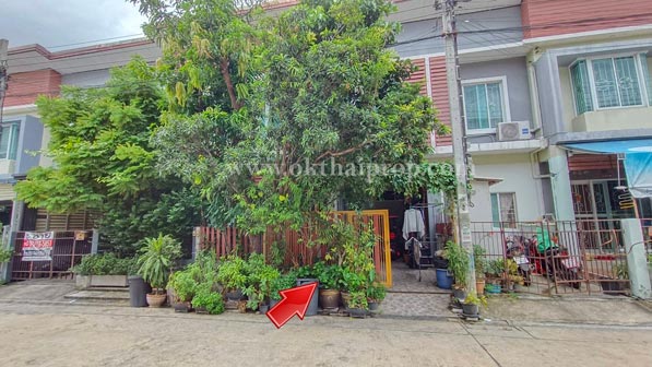 ทาวน์เฮ้าส์ หมู่บ้าน บัวทองธานี ถนนกาญจนาภิเษก บางบัวทอง นนทบุรี