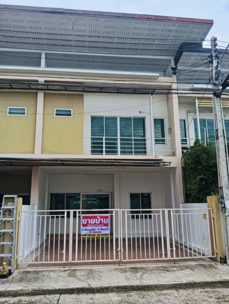 ขายบ้านทาวน์เฮาส์ 2ชั้น  หมู่บ้านวพีวิลเลจ  อยู่ติดถนนเส้นหลัก ทางไประยอง