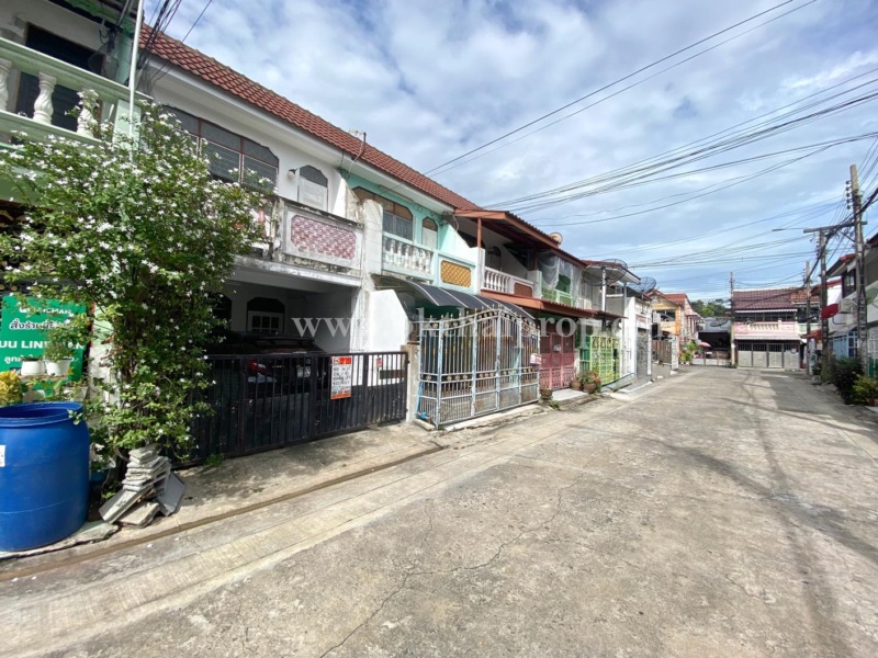 ทาวน์เฮ้าส์ ซอยเรวดี ถนนติวานนท์ เมืองนนทบุรี