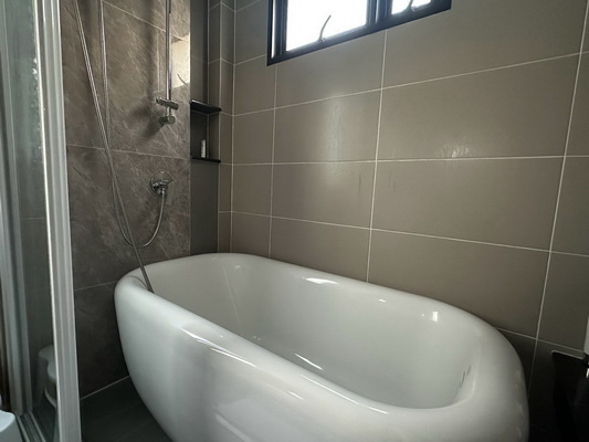 [ให้เช่า] FOR RENT NINYA KALLAPAPHRUEK / 3 bedrooms 4 bathrooms / 40 Sqw. 200 Sqm. **75,000** CLOSE TO SAMPENG 2 MARKET
