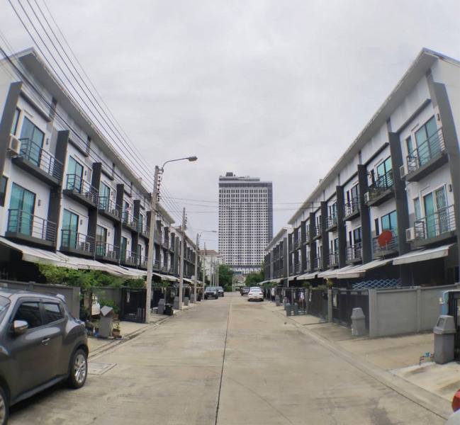 ขายต่ำกว่าตลาด ทาวน์โฮม 3 ชั้น บ้านกลางเมือง สุขสวัสดิ์ 37 Baan Klang Muang Suksawat