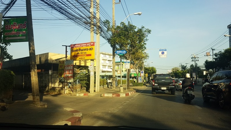 ขายที่ดิน 3-0-62 ไร่  ในซอยเฉลิมพระเกียรติ ร9 ซอย 25และ27  ใกล้สวนหลวงร.9  เข้าซอยเพียง  50ม.