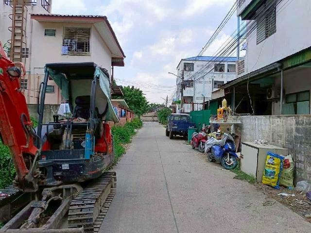 ขายที่ดินถมแล้ว 60 ตร.วา.ตลาดลาดหลุมแก้ว 2.8 กม. รร.วัดคูบางหลวง 2.5 กม.240 ตร.ม.ล้อมรั้วเรียบร้อย ถ.ปทุมธานี-บางเลน MRT