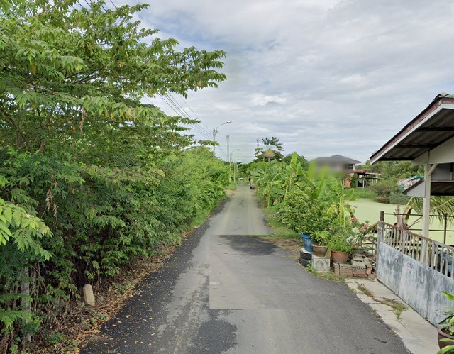 ขายที่ดิน พร้อมบ้านไม้ 201ตร.วา.ถูกกว่าประเมินกรมธนารักษ์ MRTบางชัน 1.6 กม. 841ตร.ม. MRT เศรษฐบุตรบำเพ็ญ . ถ.เจริญพัฒนา