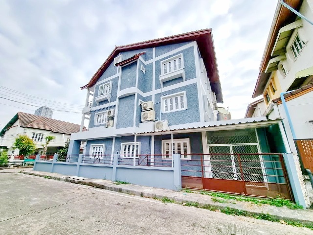 ให้เช่าคฤหาสน์ใหม่ ห้องมุม 3ชั้น 40ตร.วา.480ตร.ม. MRTแจ้งวัฒนะ14 1.3กม. ประชาชื่น-แจ้งวัฒนะ 4นอน 3น้ำ ตลาดเมืองทอง 1.4กม