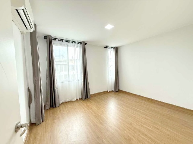 โรบินสัน 800 ม.เซ็นทรัล ฉะเชิงเทรา 2.2กม.ให้เช่าทาวน์เฮาส์ใหม่ สวย 2 ชั้น 20ตร.วา.150 ตร.ม.ติดถนนใหญ่ ม.ราชภัฏราชนครินทร
