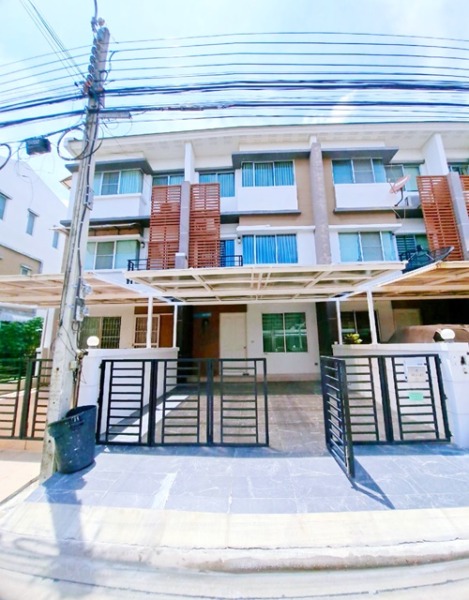 APLลาดกระบัง 1.4กม. ทาวน์โฮม 3 ชั้น 21ตร.วา.ถ.อ่อนนุช-ลาดกระบัง โรบินสัน ลาดกระบัง 1กม.241ตร.ม.สภาพดี เฟอร์ครบ 3 นอน 3 น