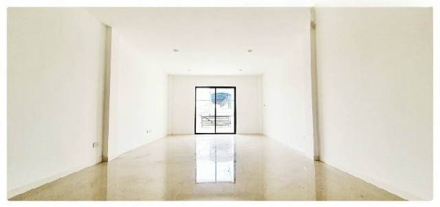 คลองห้า ม.เทคโนโลยีราชมงคลธัญบุรี 4.5 กม.เช่าอาคารพาณิชย์ 4.5 ชั้น มีดาดฟ้า 20 ตร.วา.336.ม.ฟิวเจอร์พาร์ค รังสิต 5.1 กม.