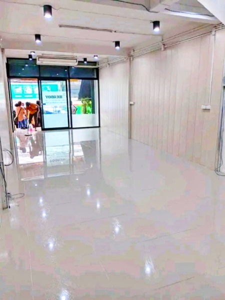 BTSเสนานิคม 220 ม. BTSรัชโยธิน 760 ม. ให้เช่าอาคารพาณิชย์ 4 ชั้น ใหม่ 18 ตร.ม.290 ตร.ม.เมเจอร์ รัชโยธิน 1.3 กม. ร้านค้า