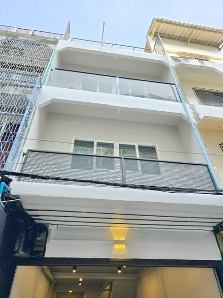 ลดครั้งที่2 รัชดา1-7 สถานฑูตจีน 800ม. Fortune เซ็นทรัล MRT พระราม 9 1.1กม. ให้เช่า บ้าน 4ชั้น 232 ตร.ม.ใหม่ ใจกลางเมือง