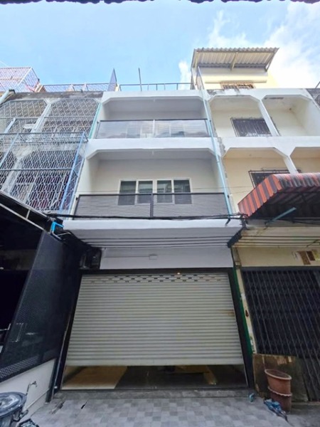 ลดครั้งที่2 รัชดา1-7 สถานฑูตจีน 800ม. Fortune เซ็นทรัล MRT พระราม 9 1.1กม. ให้เช่า บ้าน 4ชั้น 232 ตร.ม.ใหม่ ใจกลางเมือง
