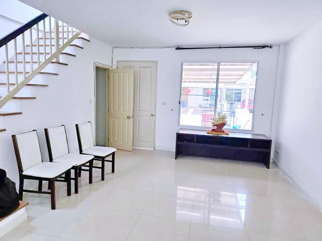 ถ.อ่อนนุช-ลาดกระบังAPLลาดกระบัง 1.4กม. ทาวน์โฮม 3 ชั้น 21ตร.วา.โรบินสัน ลาดกระบัง 1กม.241ตร.ม.สภาพดี เฟอร์ครบ 3 นอน 3 น้