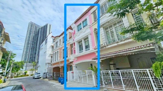 รถไฟฟ้าสายสีเหลือง MRTศรีลาซาล 150ม. ศรีด่าน 22-26 ให้เช่าทาวน์โฮม 3 ชั้น ใหม่ 21 ตร.วา.252 ตร.ม.3 นอน 4 น้ำ เซ็นทรัล บา