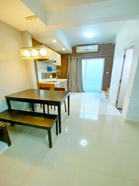 ตลาดประชาอุทิศ 90 800ม. ให้เช่าทาวน์โฮม 2 ชั้น ติดถนน 2 นอน รร.สารสาสน์ประชาอุทิศ 500 ม. พร้อมเฟอร์ เครื่องใช้ไฟฟ้า