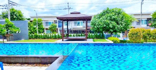 ตลาดประชาอุทิศ 90 800ม. ให้เช่าทาวน์โฮม 2 ชั้น ติดถนน 2 นอน รร.สารสาสน์ประชาอุทิศ 500 ม. พร้อมเฟอร์ เครื่องใช้ไฟฟ้า