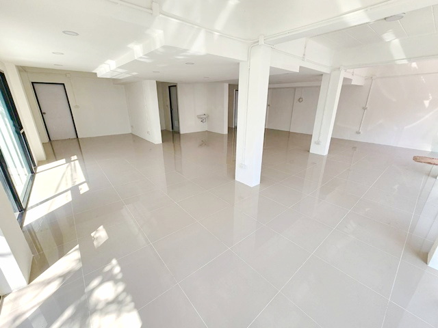 แฟชั่น 2.2กม. โชว์รูมด้านล่าง 402ตรม. ตลาดปัฐวิกรณ์2กม.ให้เช่า โรงแรม 4ชั้น 14แอร์ใหม่ 5จอดรถ นวมินทร์65-81 MRTบางกะปิ 2