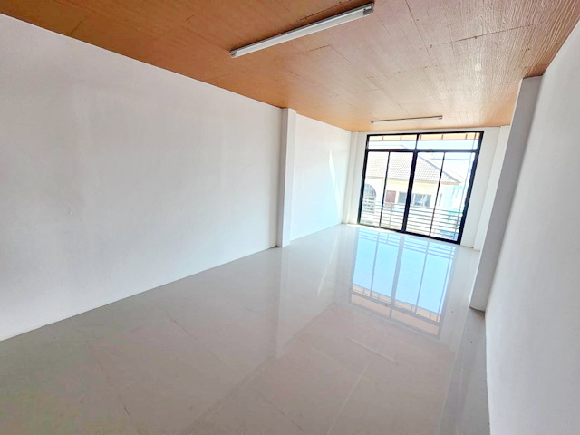 แฟชั่น 2.2กม. โชว์รูมด้านล่าง 402ตรม. ตลาดปัฐวิกรณ์2กม.ให้เช่า โรงแรม 4ชั้น 14แอร์ใหม่ 5จอดรถ นวมินทร์65-81 MRTบางกะปิ 2