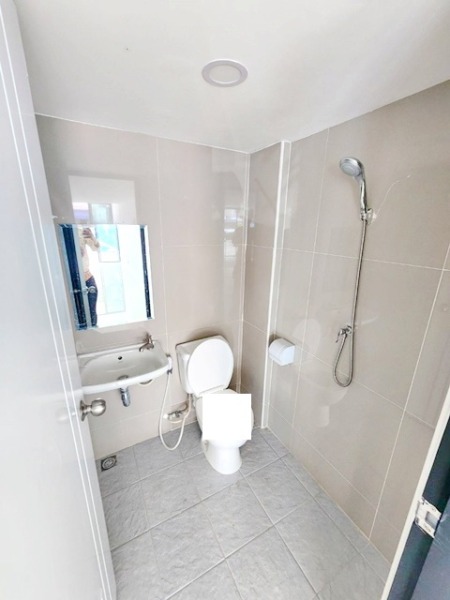แฟชั่น 2.2กม. โชว์รูมด้านล่าง 402ตรม. ตลาดปัฐวิกรณ์2กม.ให้เช่า โรงแรม 4ชั้น 14แอร์ใหม่ 5จอดรถ นวมินทร์65-81 MRTบางกะปิ 2