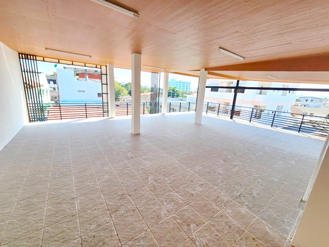 โชว์รูมด้านล่าง 402ตรม. แฟชั่น 2.2กม.ตลาดปัฐวิกรณ์2กม.ให้เช่า โรงแรม 4ชั้น 14แอร์ใหม่ 5จอดรถ นวมินทร์65-81 MRTบางกะปิ 2.