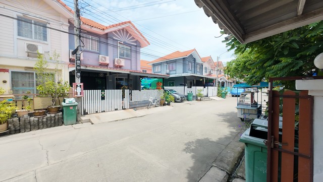 บ้านแฝดพฤกษา34/2 ราคาสุดคุ้ม อยู่ในแหล่งชุมชม เพื่อนบ้านเป็นมิตร สังคมดี เดินทางเข้าออกสะดวก