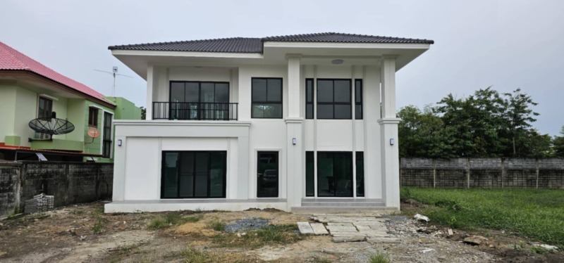 ขายบ้านเดี่ยว  2 ชั้น ม.บ้านธีราคร ริมถนนพุทธมณฑลสาย2  เขตบางแค สร้างใหม่พร้อมอาศัย ใกล้ ถ.เพชรเกษม