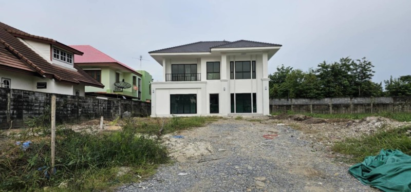 ขายบ้านเดี่ยว  2 ชั้น ม.บ้านธีราคร ริมถนนพุทธมณฑลสาย2  เขตบางแค สร้างใหม่พร้อมอาศัย ใกล้ ถ.เพชรเกษม