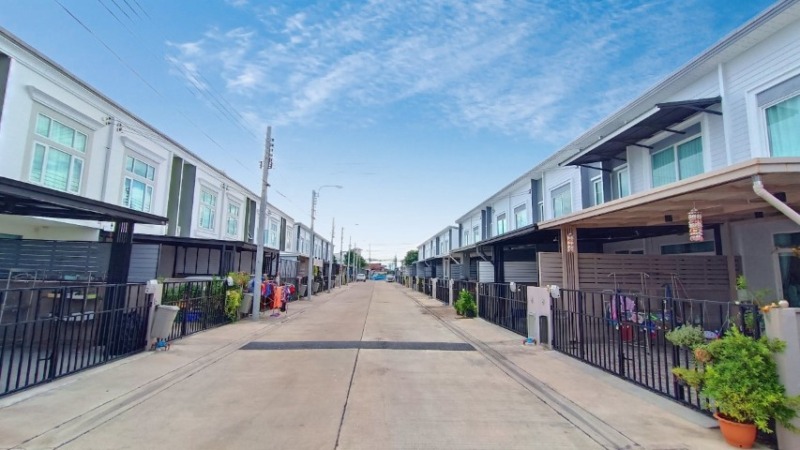 ลดราคาพิเศษ กัสโต้ เพชรเกษม-ทวีวัฒนา ทาวน์โฮม 2 ชั้น ใกล้สนามหลวง 2 ใกล้ถนนบรมราชชนนี ใกล้ถนนเพชรเกษม