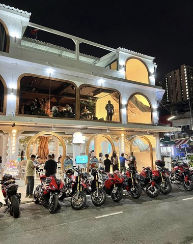 ให้เช่า ร้านกาแฟ ร้านเบเกอรี่ ถ.บรรทัดทอง(จุฬา 20) มีคาเฟ่แมว ในตัว** ไม่มีค่าเซ้ง