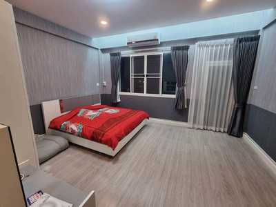 บ้านให้เช่าสุทธิสาร 4ห้องนอน ใกล้ใต้ดินสุทธิสาร500เมตร จอดรถในบ้านได้2คัน มีเฟอร์นิเจอร์