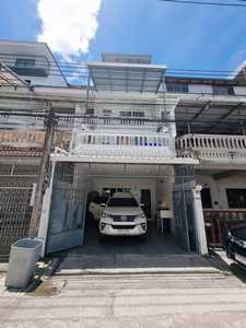 บ้านให้เช่าสุทธิสาร 4ห้องนอน ใกล้ใต้ดินสุทธิสาร500เมตร จอดรถในบ้านได้2คัน มีเฟอร์นิเจอร์