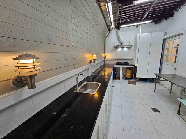 TOWNHOUSE บ้านกลางกรุง พระราม3 4+1นอน 425ตรม.พักได้สูงสุด10คน จอดรถได้6 คัน