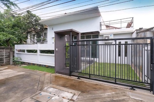 ให้เช่า บ้านเดี่ยวชั้นเดียว 50ตรว. ถ. เลียบทางด่วนรามอินทรา ตรงข้ามเซ็นทรัลอีสต์วิลล์ หรือเข้าทาง ลาดพร้าว87ได้