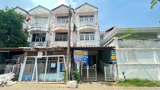 ขายทาวน์โฮม 3 ชั้น ทำเลดี รามอินทรา 39 แยก 16 ขายถูก คุ้มค่าน่าลงทุน หาแบบนี้ไม่ได้ง่ายๆ