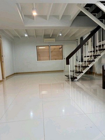 ให้เช่า บ้านเดี่ยว2ชั้น พื้นที่64 ตรว.อยู่ถนน พระราม9 ใกล้ห้างเดอะไนท์