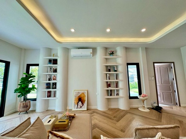 บ้านเดี่ยวหลังใหญ่ใจกลางชุมชน ซอยพัทยารุ่งเรือง 9 ตกแต่งสไตล์โมเดิร์นพร้อมเฟอร์นิเจอร์